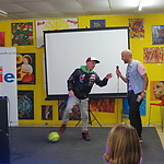 Straatvoetbaldemonstratie Edward van Gils (Street Kings) en Yassine Boussaid (Imagine IC)