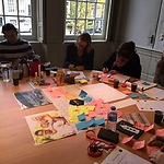 Een tafel vol post-its 