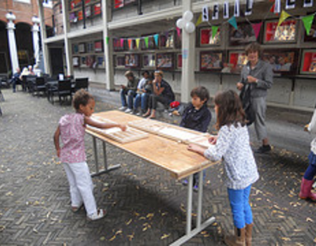 Oudhollandse spelletjes op de binnenplaats