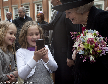 Koningin Beatrix, Maud Spies en Julia Verheijen