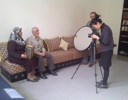 Fotografe Esther 't Hart en haar assistent Wiek Roggeveen.