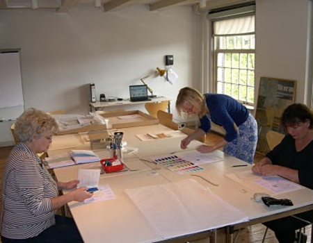 Textielvrijwilligers in Willet Holthuysen