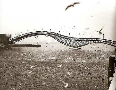 De brug tussen Sporenburg en het Borneo-eiland.