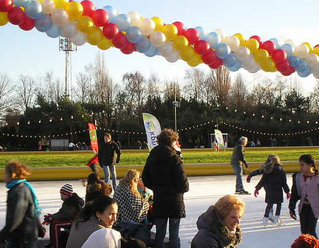 Feest op de Jaap Edenbaan. Zaterdag 10 december 2011.