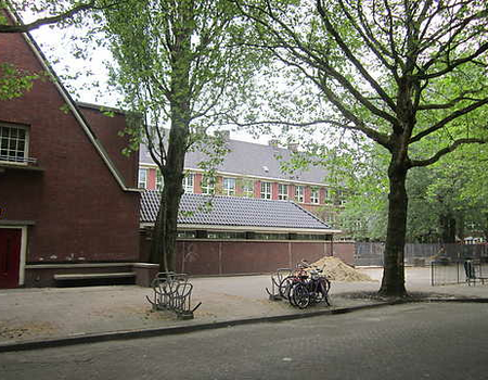 De school in 2012. Nog steeds de 5e Montessorischool + Kinderopvang Bibelebons.