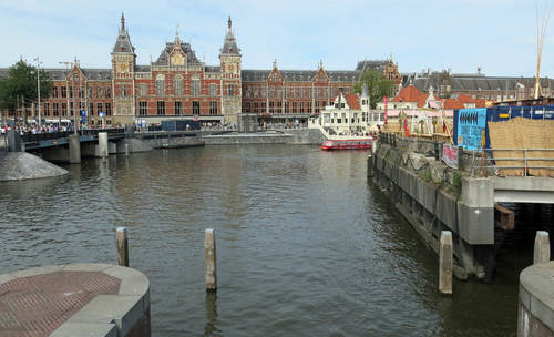 Bruggenhoofd bij Centraal Station, juli 2015. Foto Amsterdam Museum, Maarten Jansen