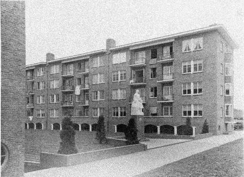 Beeldengroep  Drie Generaties  aan het Leeuwendalerspad, ca. 1950