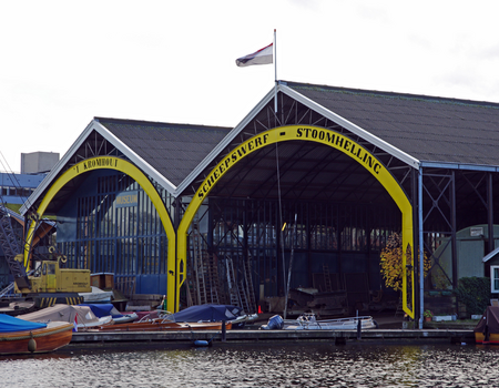 Foto met uitzicht op scheepswerf 't Kromhout, Foto Museumwerf 't Kromhout