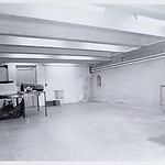 Afb. 25 Depot ca. 1970 nog zonder vitrinewand en ventilatiekanaal. Zichtbaar is nog de nis in de buitenmuur die nu achter een vitrine verborgen is.