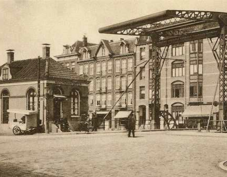 Het voormalige tolhuis bij de Oetewalerbrug.