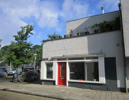 Het pand op de hoek Brink/Veeteeltstraat. Hier was ten tijde van de overval een vestiging van de VANA. (kruidenier).