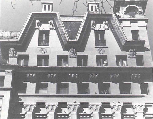 Damrak 28-30, Gebouw De Utrecht, geveldetail. Foto Han van Gool, 1989. Collectie Bureau Monumentenzorg. Foto Beeldbank Stadsarchief Amsterdam.