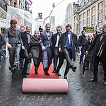 Feestelijke opening Damrak als eerste fase van de Rode Loper, 24 maart 2015. Foto van amsterdam.nl.