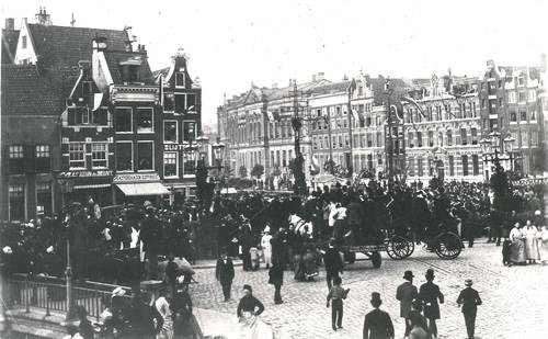 Fotograaf onbekend, Historische optocht op 2 september 1888 ter gelegenheid van de verjaardag van Prinses Wilhelmina, 1888. Stadsarchief Amsterdam