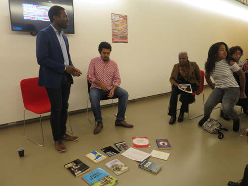 Walter Freeman (links) en Miguel Heilbron met boeken uit de collectie van NUC,  Amsterdam Museum 22 oktober 2016 foto Annemarie de Wildt