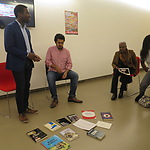 Walter Freeman (links) en Miguel Heilbron met boeken uit de collectie van NUC,  Amsterdam Museum 22 oktober 2016 foto Annemarie de Wildt