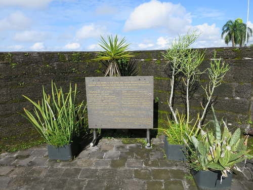 In Fort Zeelandia is het Nationaal Monument Bastion Veere – 8 december 1982. foto Annemarie de Wildt