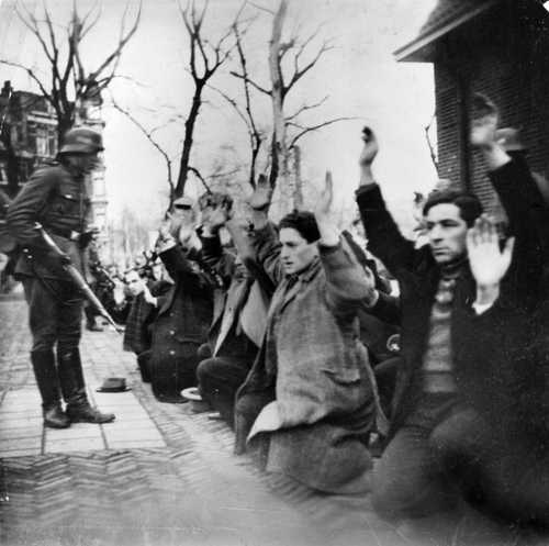 Onbekend, Razzia's op het Jonas Daniël Meyerplein, februari 1941, Joods Historisch Museum. 