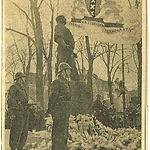 Krantenknipsel van herdenking van Februaristaking met deviesvlag, 1948, Amsterdam Museum