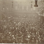 Onbekend, Druk bezochte veiling in veilinghuis Frascati aan de Nes in Amsterdam 1918, Rijksmuseum