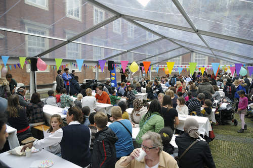 Amsterdammers vieren de verjaardag van Amsterdam