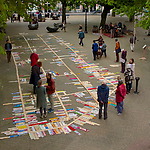 Namen en Nummers, een tijdelijk monument voor een oneindig verlies. Kastanjeplein 2015. Fotografie: Max Linsen