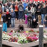 Herdenking bij het Homomonument in Amsterdam