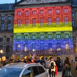 Regenboogvlag op het Paleis op de Dam. Credit: Kevin Schram