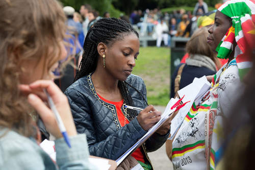 Keti Koti Festival in het Oosterpark, Amsterdam, Nederland. Op 1 juli 2013. Foto: Mirande Phernambucq