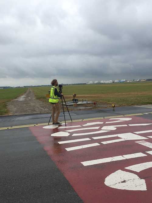 Foto's maken op de landingsbaan