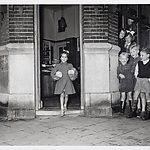 Serpil bij de Bakker 1953. Foto: Ben van Meerendonk / AHF, collectie IISG Amsterdam.