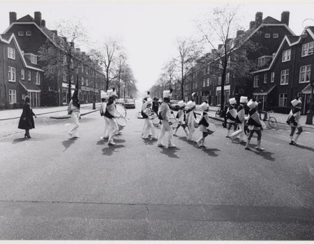 Fanfare in de Van der Pekstraat, 1978. Foto: Stadsarchief Amsterdam.