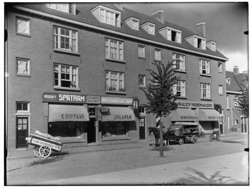 Winkels in de Van der Pekstraat. Foto: Stadsarchief Amsterdam.