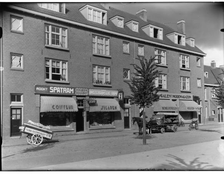 Winkels in de Van der Pekstraat. Foto: Stadsarchief Amsterdam.