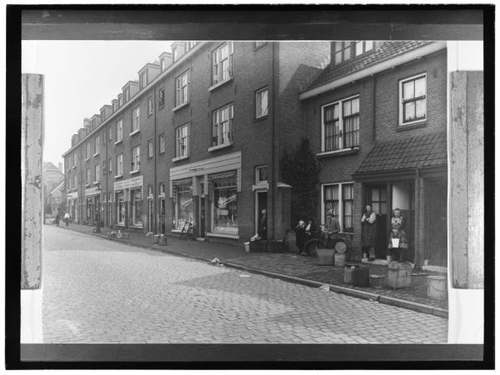 Winkel van de Algemene Arbeiders Coöperatie 'De Dageraad', 1920. Foto: Stadsarchief Amsterdam.