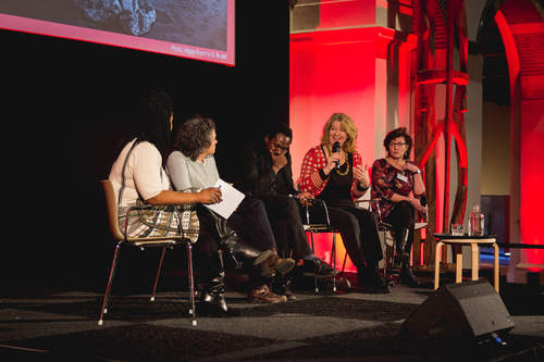 Panel over erfgoedinstellingen,presentator Nicole Terborg  Julie Marthe Cohen (Joods Historisch Museum) Prof. dr. Wayne Modest (Tropenmuseum/Vrije Universiteit) Annemarie de Wildt (Amsterdam Museum) Prof. dr. Tinde van Andel (Universiteit van Leiden),  foto Julie Lynne Weber