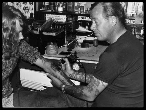 Tattoo Peter in zijn shop