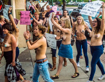 'Free the nipple' protest Northern Arizona University, 2 september 2016. Foto: Erin Twarogal